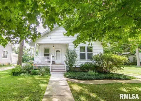 310 S Darst St, Eureka, IL 61530 photo 6