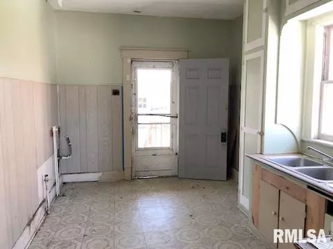 140 E Locust St, Canton, IL 61520 photo 11