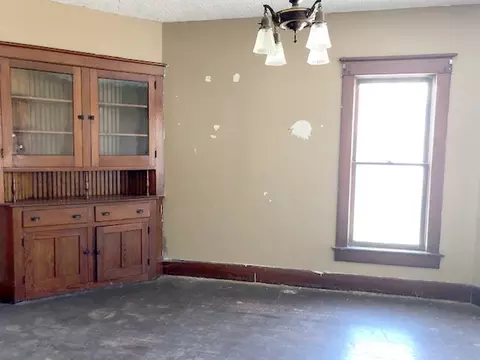 140 E Locust St, Canton, IL 61520 photo 12