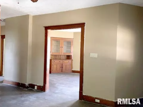 140 E Locust St, Canton, IL 61520 photo 6