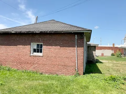 140 E Locust St, Canton, IL 61520 photo 33