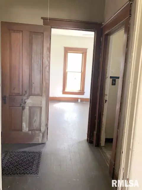 140 E Locust St, Canton, IL 61520 photo 10