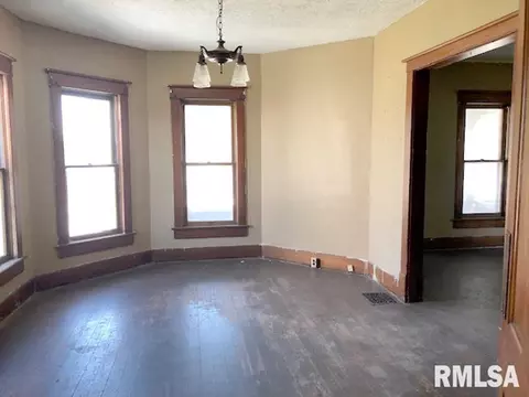 140 E Locust St, Canton, IL 61520 photo 13