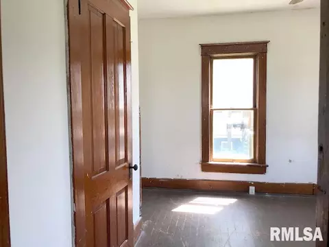 140 E Locust St, Canton, IL 61520 photo 5