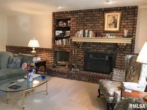 412 Highview Dr, Eureka, IL 61530 photo 3