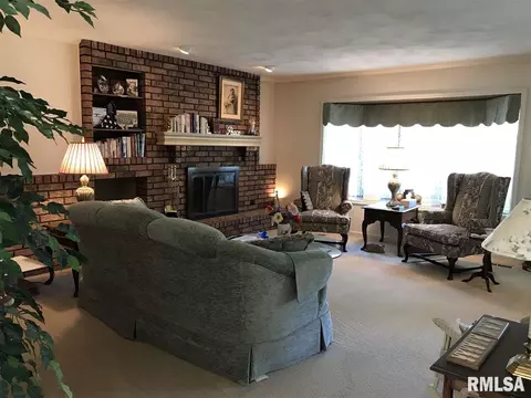 412 Highview Dr, Eureka, IL 61530 photo 2