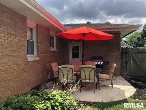 425 E Monroe St, Morton, IL 61550 photo 7