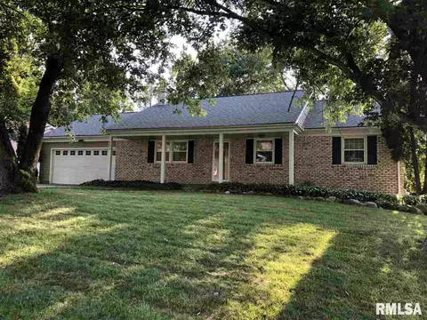631 Meadow Dr, Macomb, IL 61455 photo 1