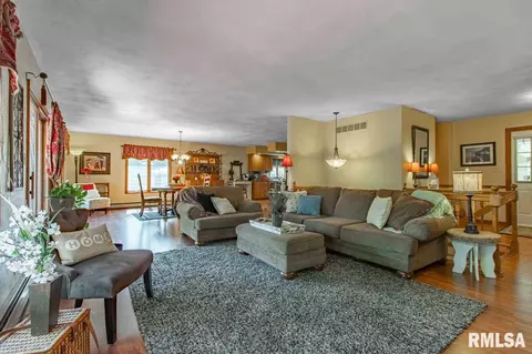 2007 E Bishop Ave, Peoria, IL 61614 photo 5