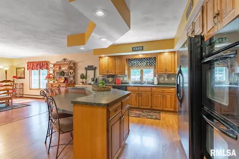 2007 E Bishop Ave, Peoria, IL 61614 photo 13