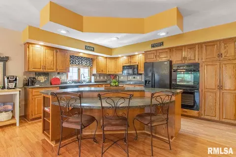 2007 E Bishop Ave, Peoria, IL 61614 photo 12