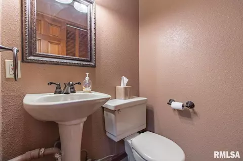 2007 E Bishop Ave, Peoria, IL 61614 photo 25