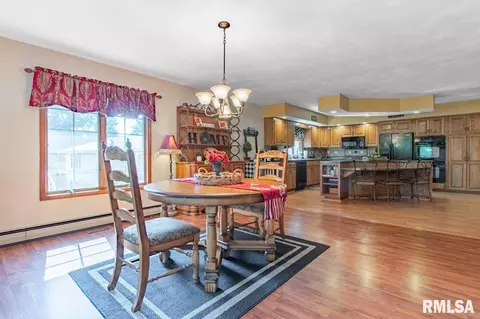 2007 E Bishop Ave, Peoria, IL 61614 photo 11