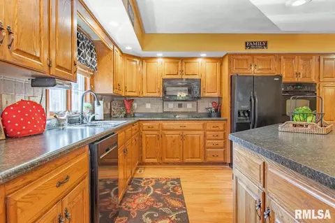 2007 E Bishop Ave, Peoria, IL 61614 photo 14