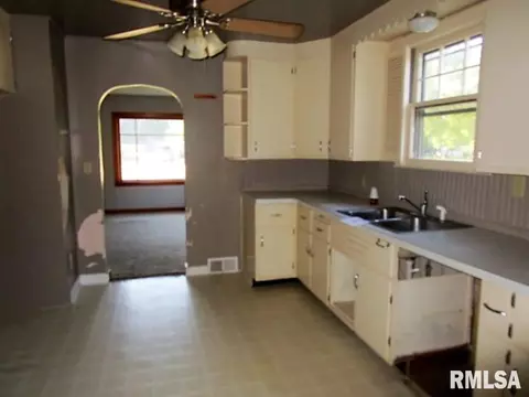 1014 Normal St, Henry, IL 61537 photo 9