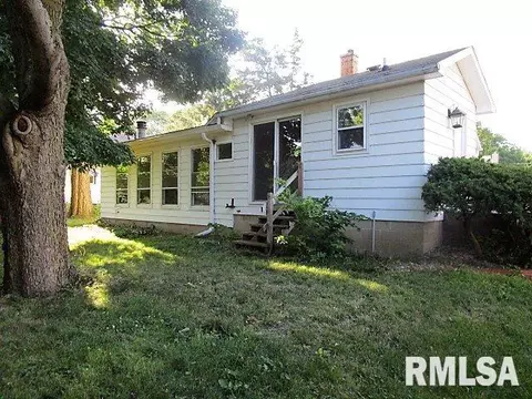 1014 Normal St, Henry, IL 61537 photo 2