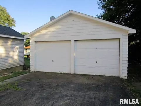 1014 Normal St, Henry, IL 61537 photo 3
