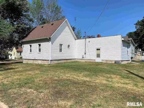 806 E Walnut St, Canton, IL 61520 photo 2
