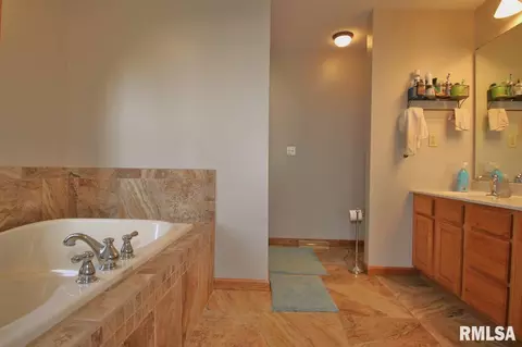 7701 W Bryce Ct, Mapleton, IL 61547 photo 17