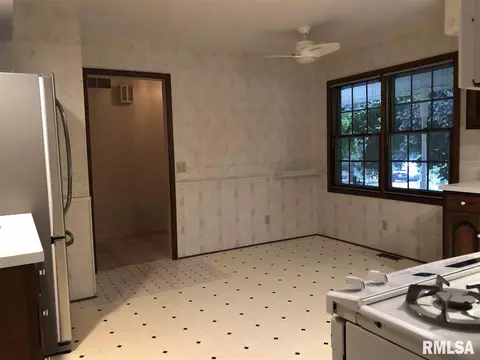 30 Lake Michael Dr, Macomb, IL 61455 photo 7