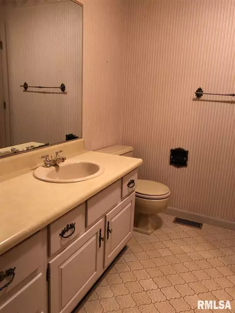 30 Lake Michael Dr, Macomb, IL 61455 photo 12