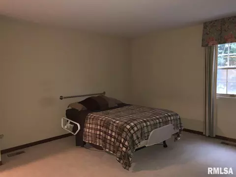 30 Lake Michael Dr, Macomb, IL 61455 photo 9