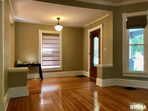 529 S Randolph St, Macomb, IL 61455 photo 4