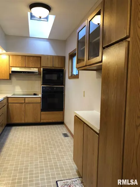 529 S Randolph St, Macomb, IL 61455 photo 16