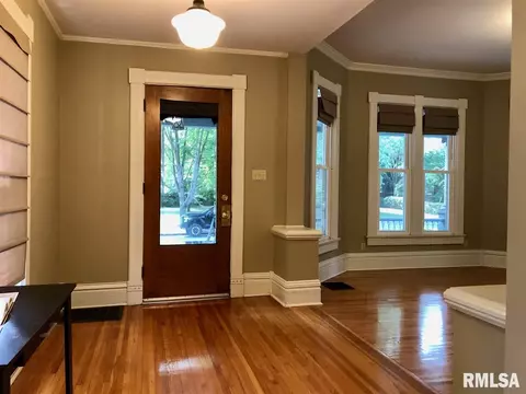 529 S Randolph St, Macomb, IL 61455 photo 2