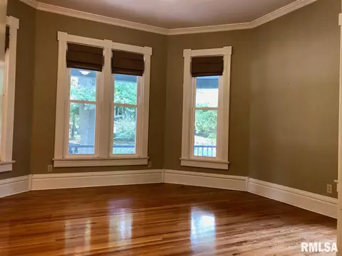 529 S Randolph St, Macomb, IL 61455 photo 5