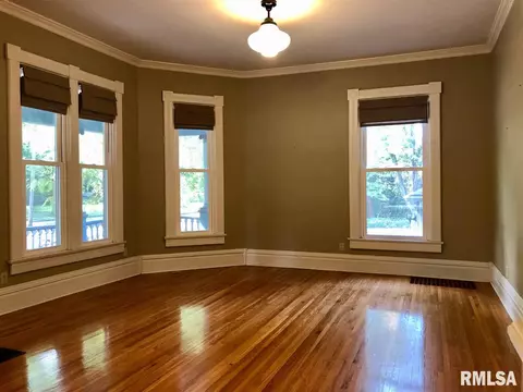 529 S Randolph St, Macomb, IL 61455 photo 6