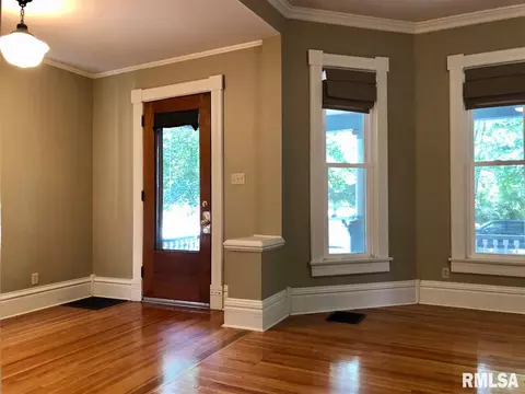 529 S Randolph St, Macomb, IL 61455 photo 3