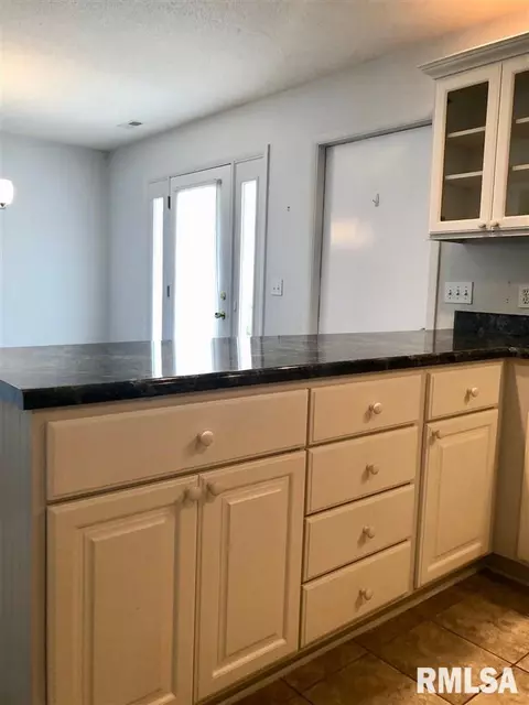 2003 S Madison St, Macomb, IL 61455 photo 9
