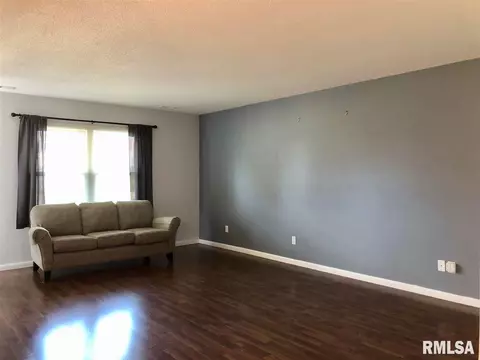 2003 S Madison St, Macomb, IL 61455 photo 3