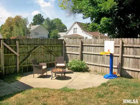 102 E Vine St, Canton, IL 61520 photo 33