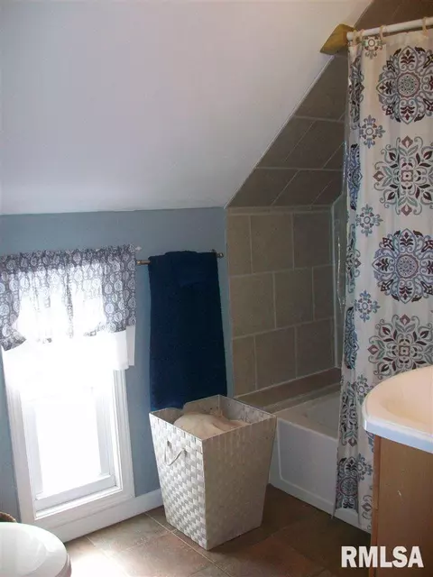 102 E Vine St, Canton, IL 61520 photo 25