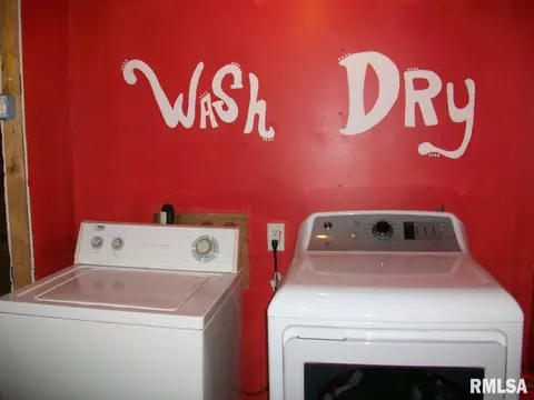 102 E Vine St, Canton, IL 61520 photo 27