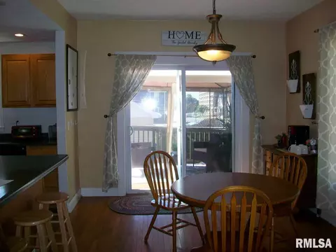 102 E Vine St, Canton, IL 61520 photo 12