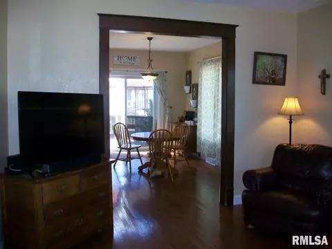 102 E Vine St, Canton, IL 61520 photo 17
