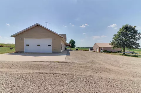 21185 Tullamore Rd, Delavan, IL 61734 photo 32