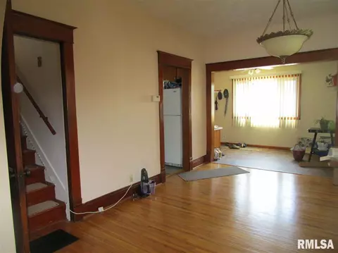 846 E Locust St, Canton, IL 61520 photo 8