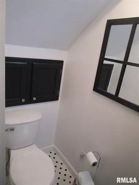 846 E Locust St, Canton, IL 61520 photo 11