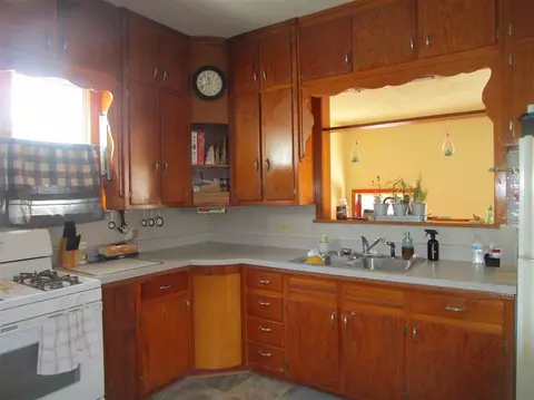 846 E Locust St, Canton, IL 61520 photo 14