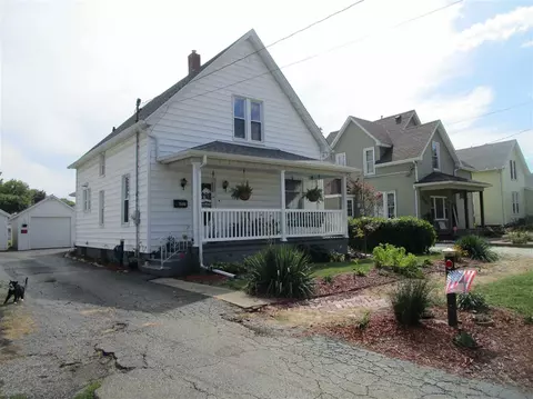 846 E Locust St, Canton, IL 61520 photo 1