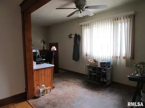 846 E Locust St, Canton, IL 61520 photo 16