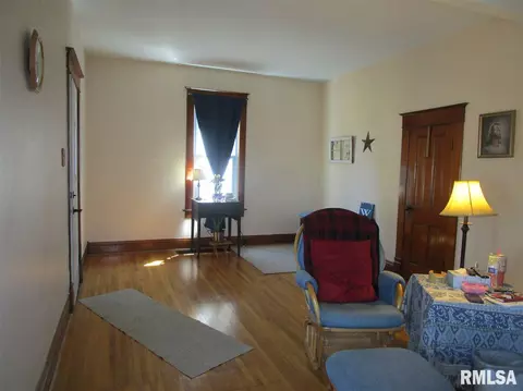 846 E Locust St, Canton, IL 61520 photo 6