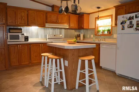 104 E Sherman St, Industry, IL 61440 photo 9
