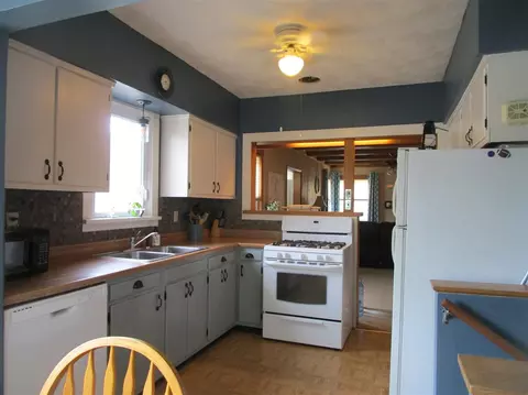 307 E Vine St, Canton, IL 61520 photo 9