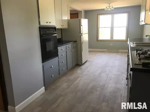 350 Emily Rd, Sciota, IL 61475 photo 4