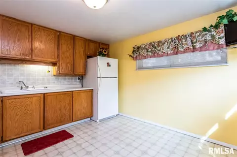 4 Colonial Ct, Washington, IL 61571 photo 7